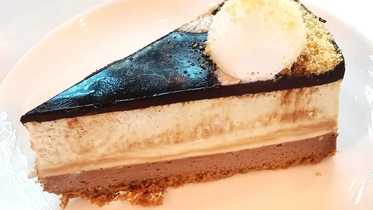 Everlight Cakery – cake shop in Brooklands, Sale